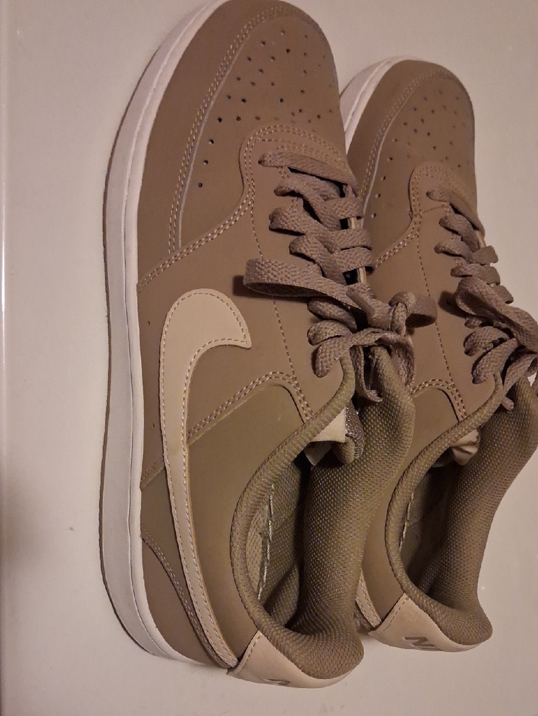 Nike Men's Low-Top Sneakers In Tan And Cream
